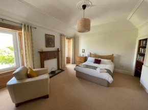 Holiday House at 22, Contemporary 3 bedroom cottage in historic Wigtown